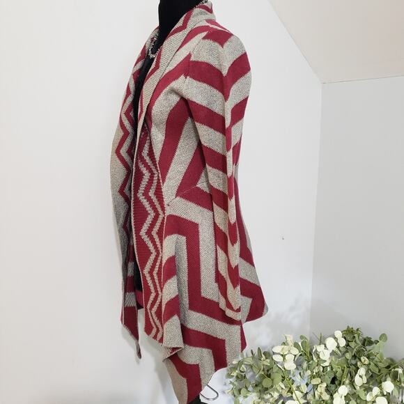 Red and Gray Chevron Open Knit Cardigan - Picture 4 of 11